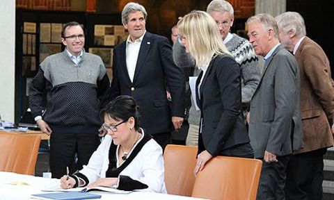 kiruna_leona_signing_decl_450px