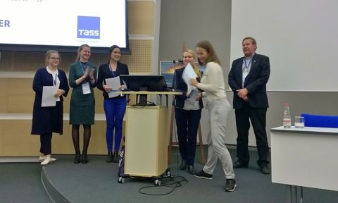 Maria Gostyaeva receiving her Student Award during the closing session of the UArctic Congress 2016. From the left: Student Ambassadors Anastasia Sokolova, Anastasia Chayka and Ulunnquaq Markussen, Research Coordinator Hannele Savela from the UArctic Thematic Networks and Research Liaison Office, and UArctic Vice-President Research Kari Laine.